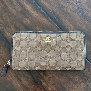 Accordion Zip Wallet in Coach Signature Canvas